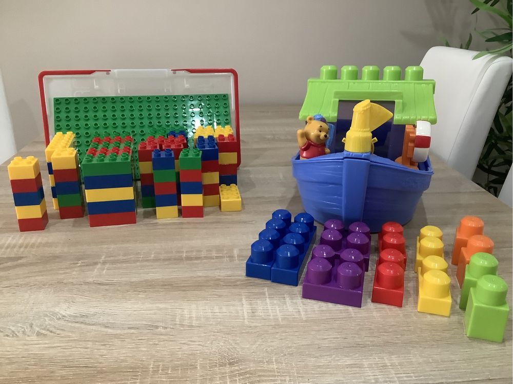 Caixa de blocos de construção e barco lego winnie the pooh
