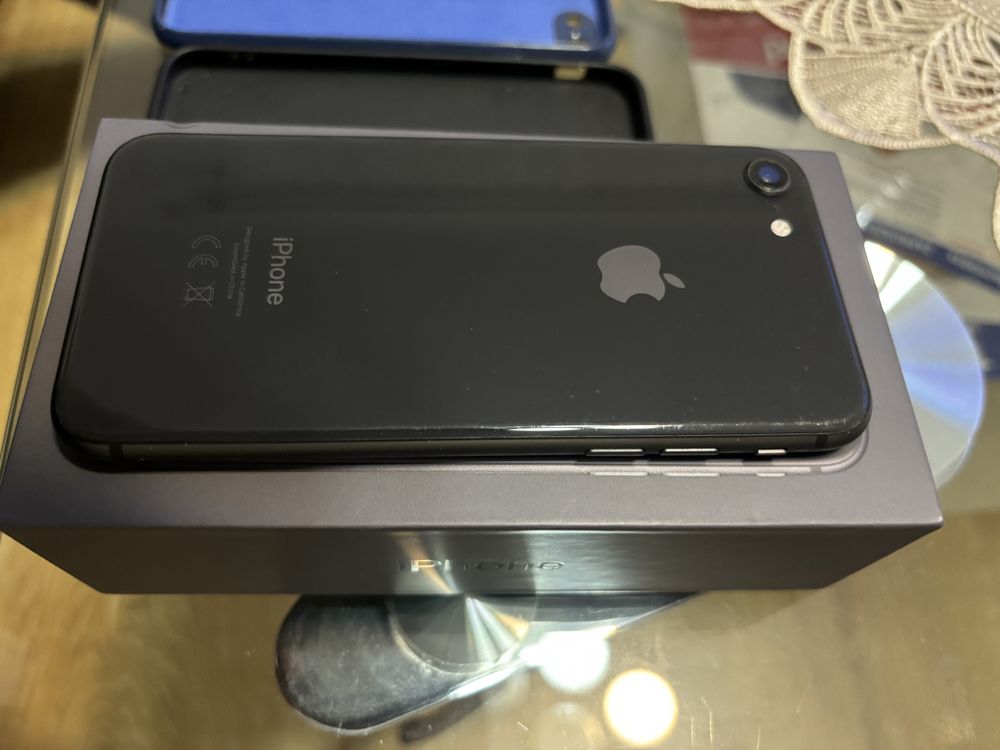Iphone 8  czarny 64 G