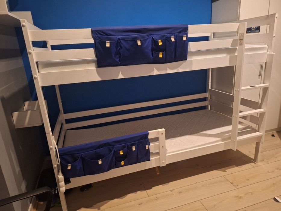 Łóżko piętrowe z materacami
