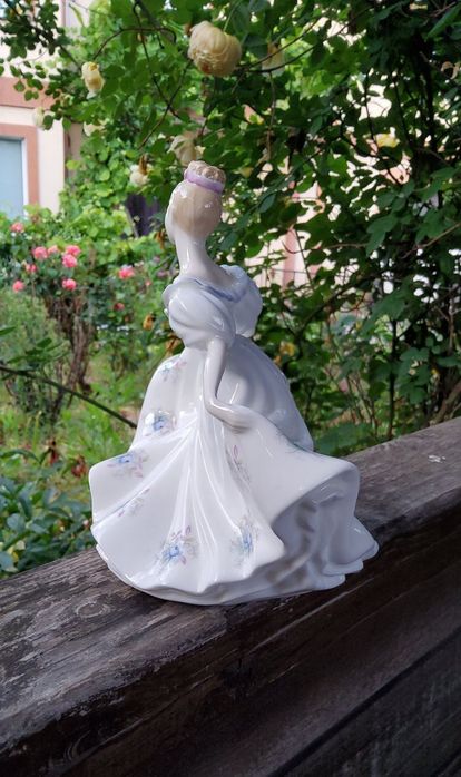 Порцелянова красуня Royal Doulton. Kathy.
Ручної роботи, ручний розпи