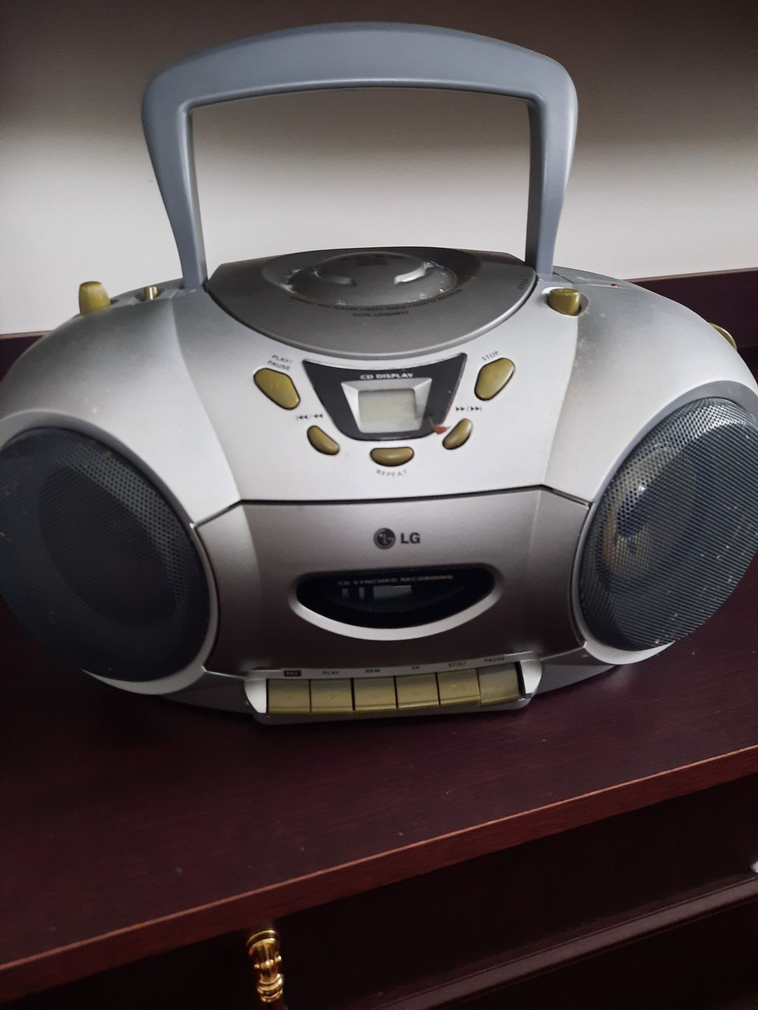 Магнитола LG CD-3230 AX