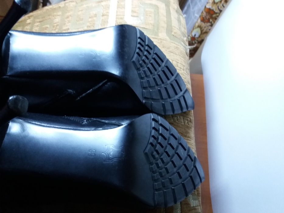 Сапоги 39 р. ботфорты женские зимние черные на змейке на шпильке с ост