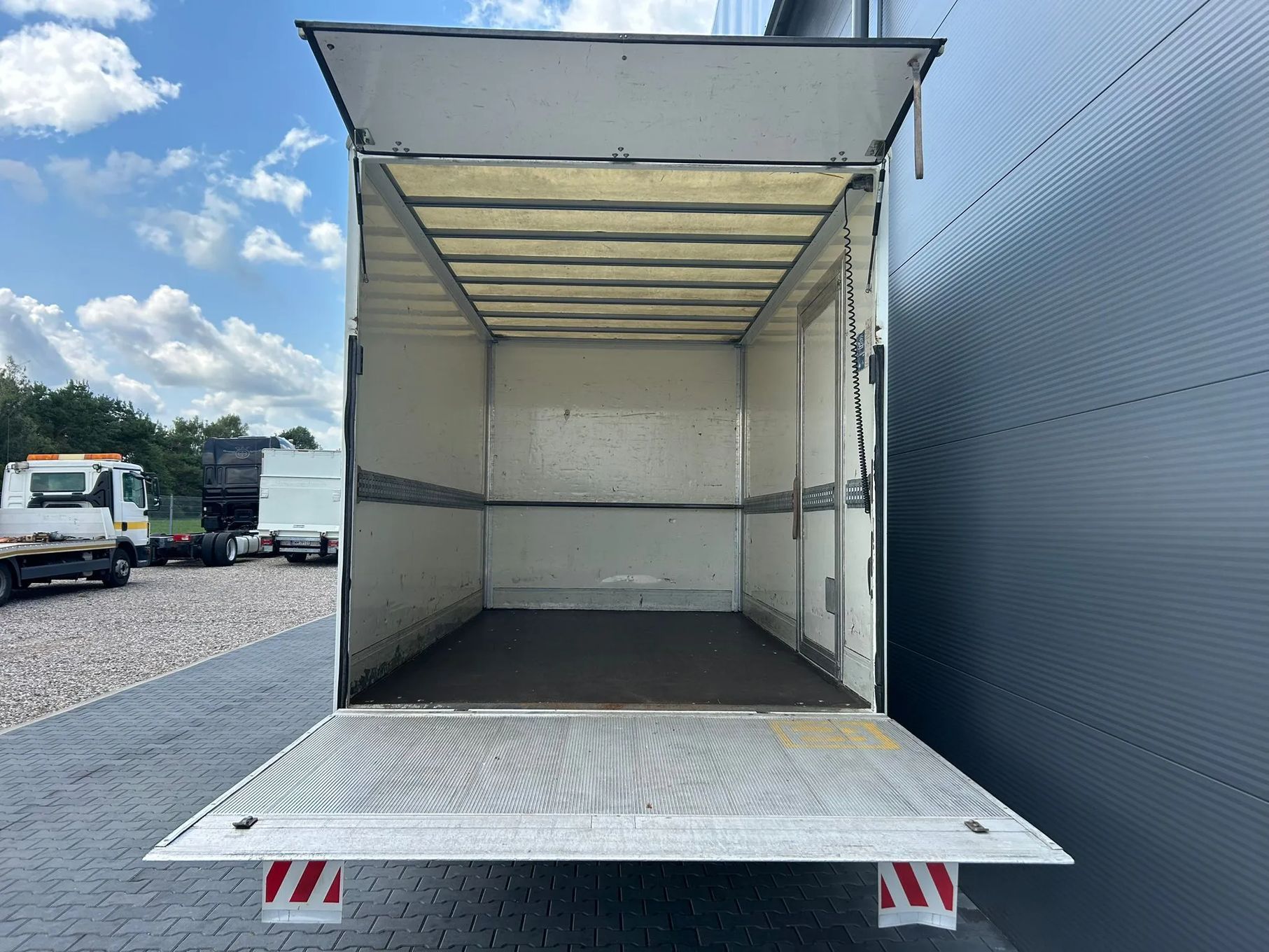 Iveco Daily 40C15 35C15 3.0 HPI Kontener 8 palet + winda 750kg + drzwi boczne **KLIMA**Sprowadzony**2014R**Niski Przebieg**  DMC 3,5t. Prawo jazdy kat. B