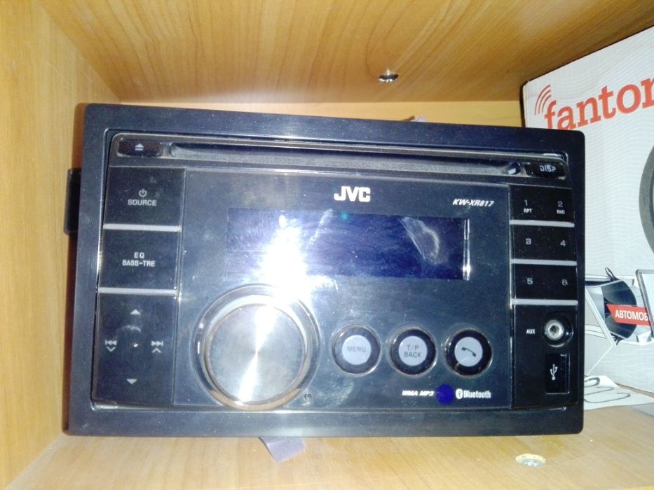 Автомагнитола 2-DIN новая Clarion CX501E с функцией Bluetooth