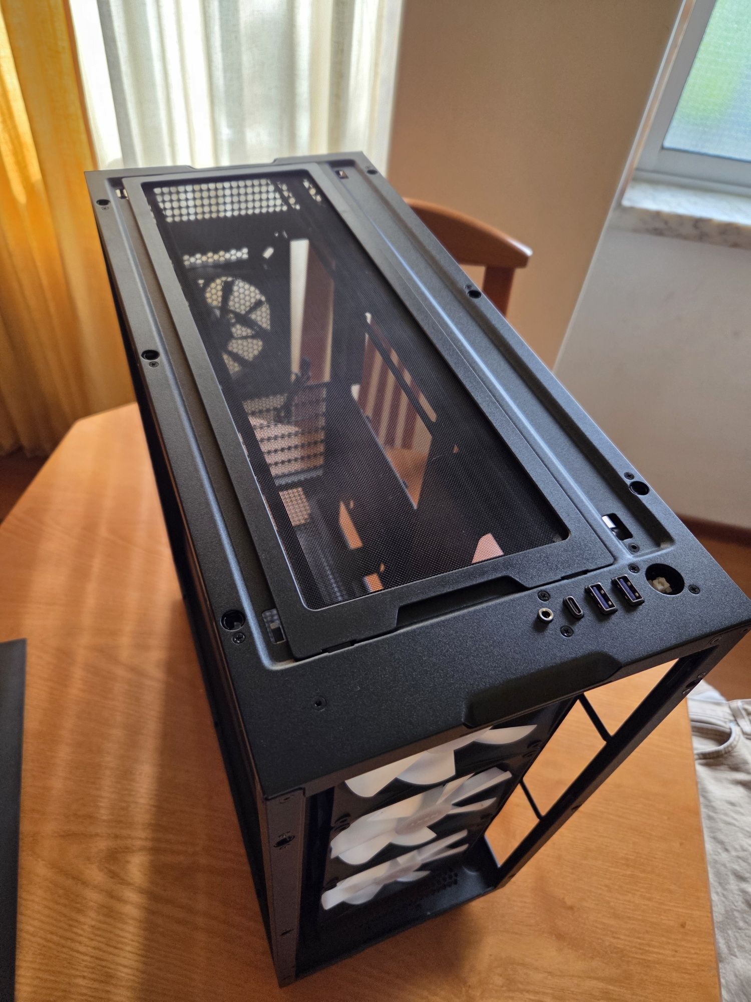 Caixa ATX marca NZXT mod. H7 Flow RGB preta vidro temperado