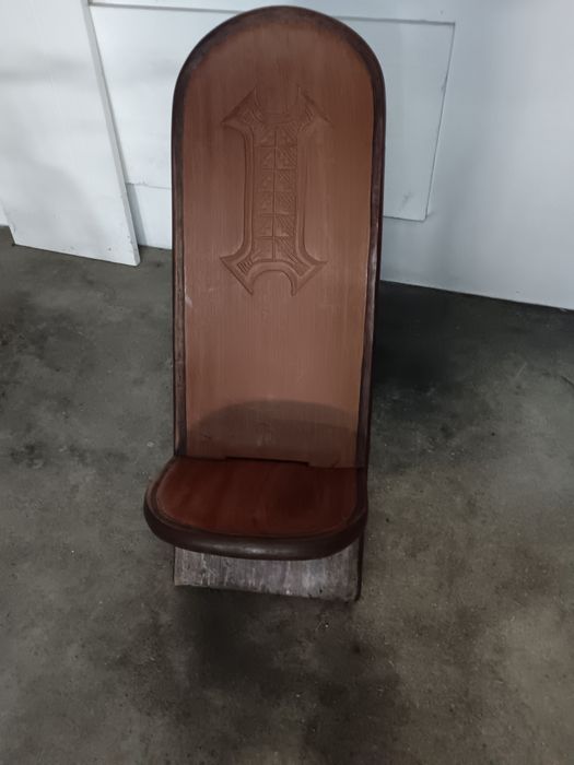 Cadeira de pau santo