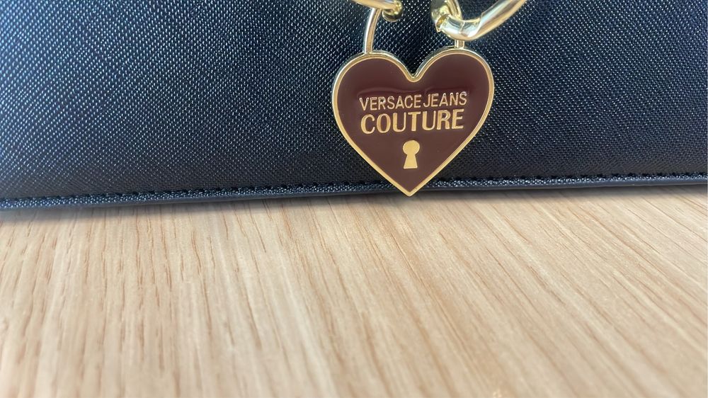 Torebka  versace  mala i zgrabna