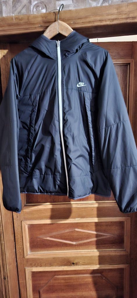 Продам Оригинал. Куртка мужская NIKE Sportswear  Therma-Fit.