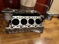 Stolik z silnika v8 bmw