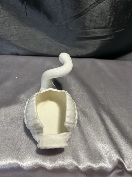 Ceramiczny Łabędź z Zakręconą Szyją – Elegancka Ozdoba