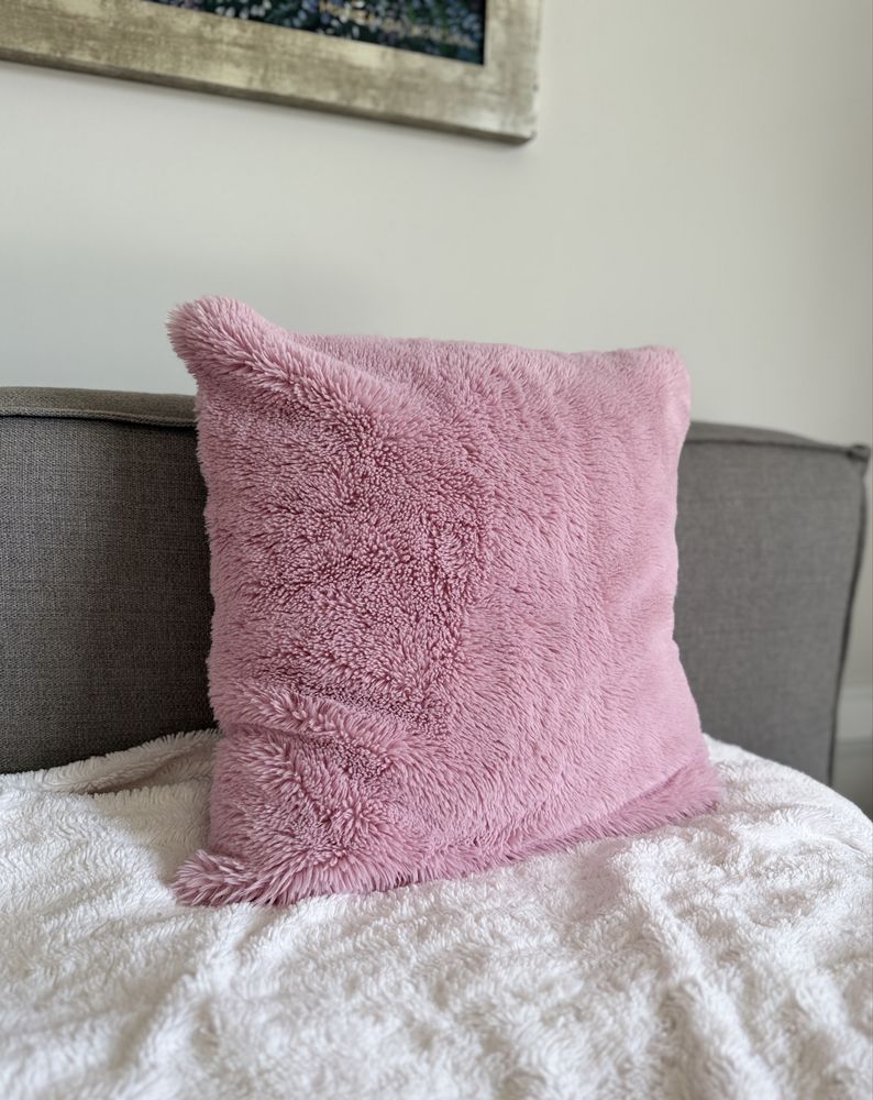 Zara Home Poduszka z poszewką dekoracyjna różowa puchata