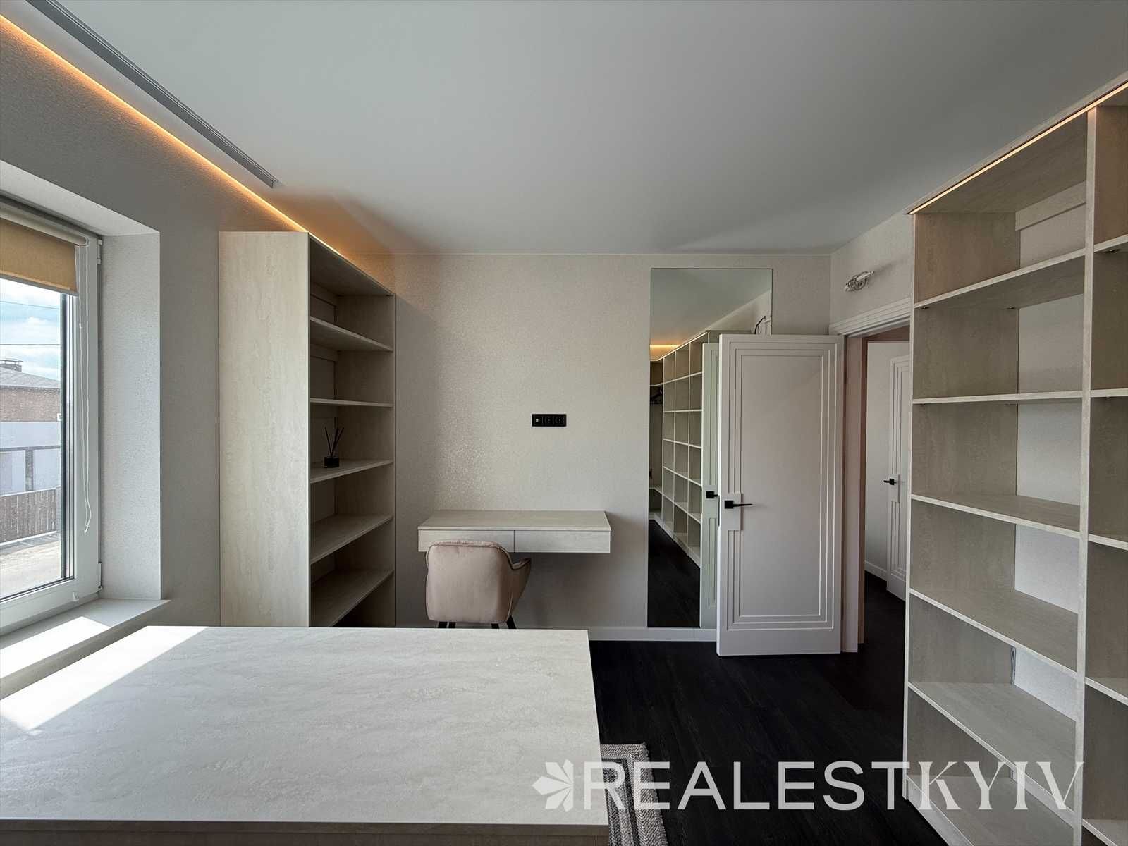 Сучасний будинок з ремонтом і меблями на Осокорках (Osokor Residence)