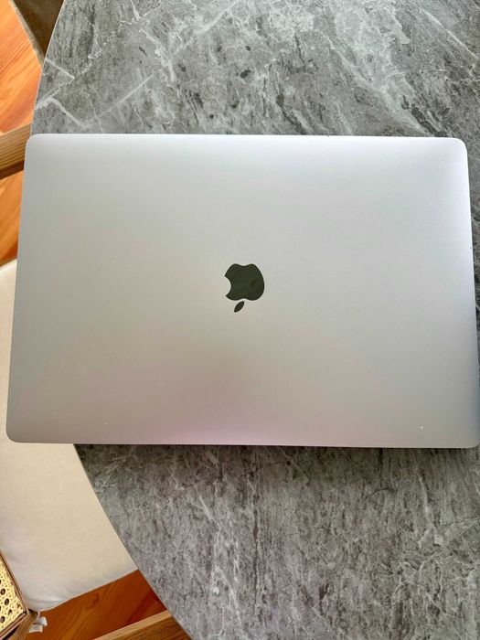 MacBook Pro 16" (2019) - Core i7 / 16GB RAM / 512GB / Teclado Francês