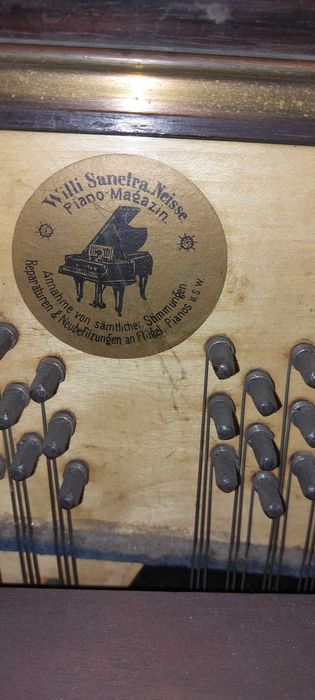 Przedwojenne pianino +stołek