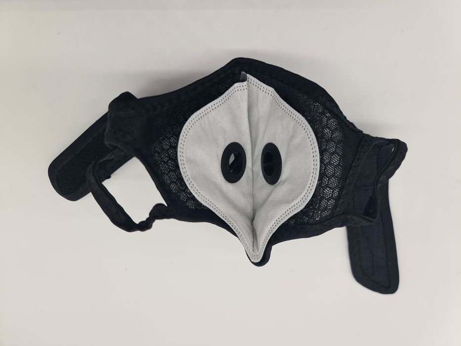 Máscara com carvão activado Podium Black Sports