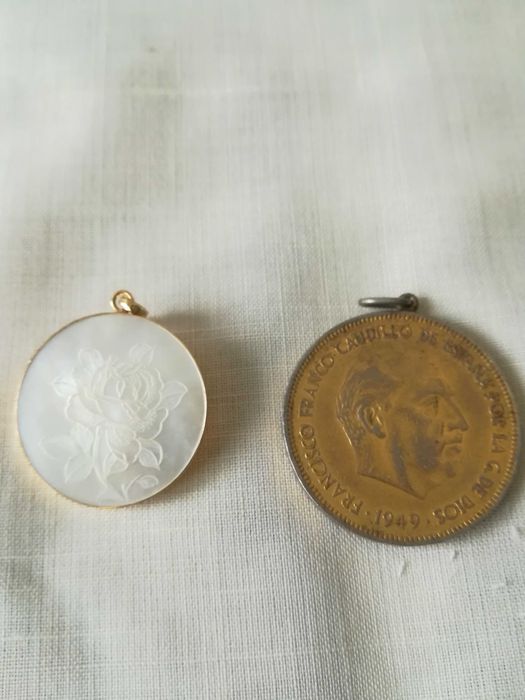 Pregadeiras e pendentes