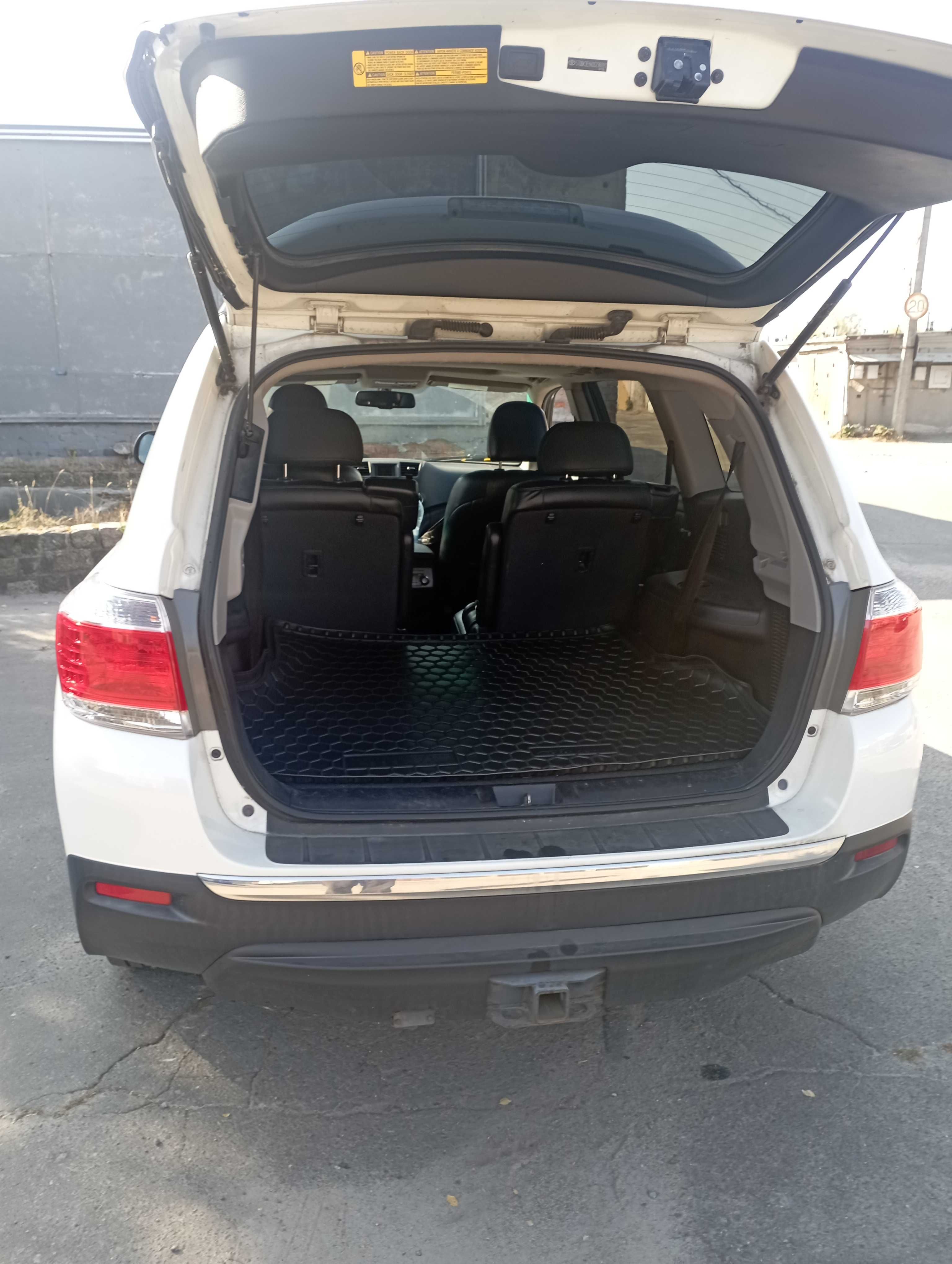 Продам или поменяю на недвижимость Toyota Highlander 2013