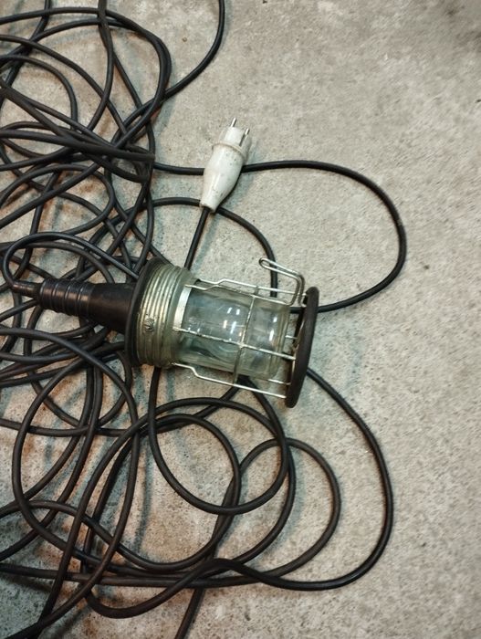 Lampa warsztatowa przenośna