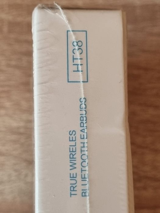 Нові бездротові навушники  Lenovo HT38