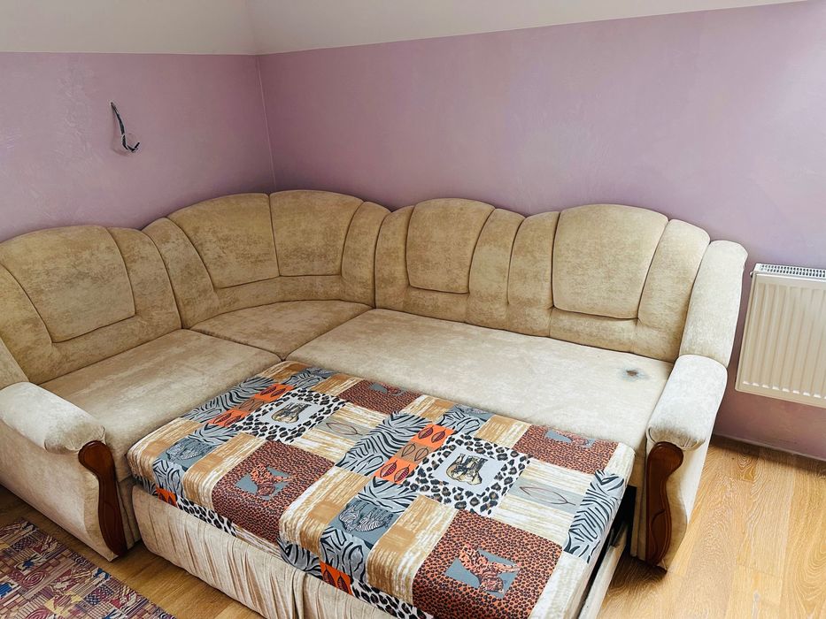 Кутовий диван у вітальню/спальню