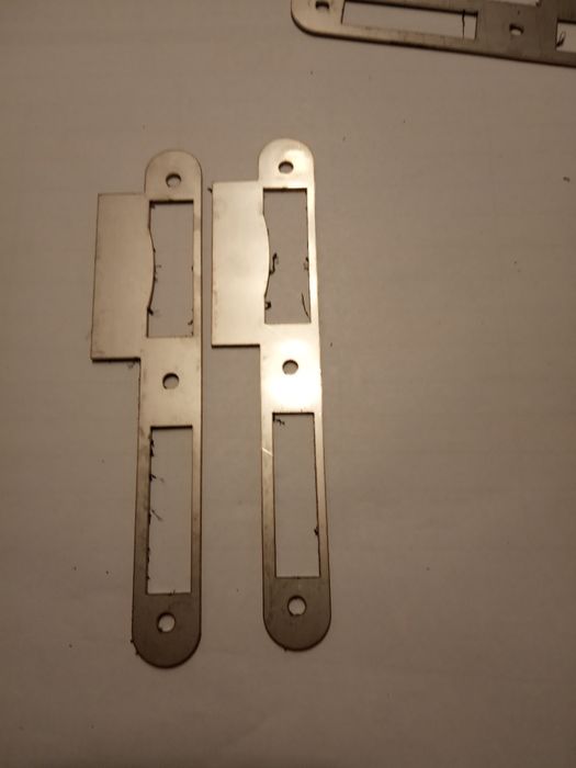 Blacha zaczepowa drzwi drewniane zamek lob