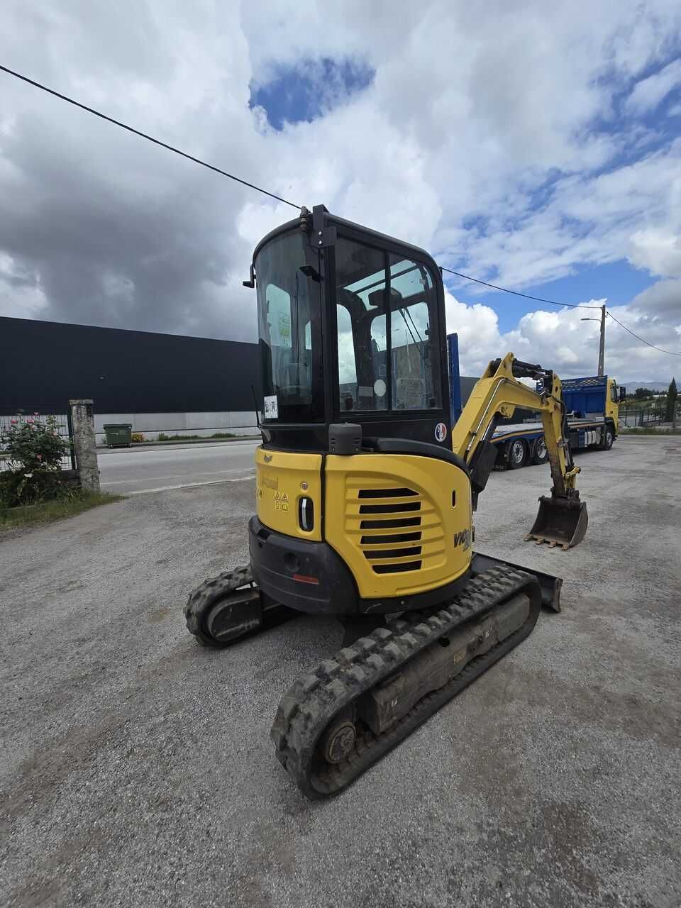 Mini Giratória Yanmar Vio26