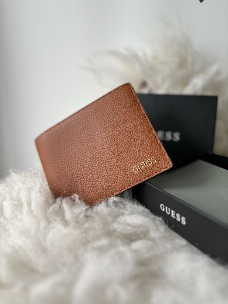 Шкіряний гаманець коричневий від Guess