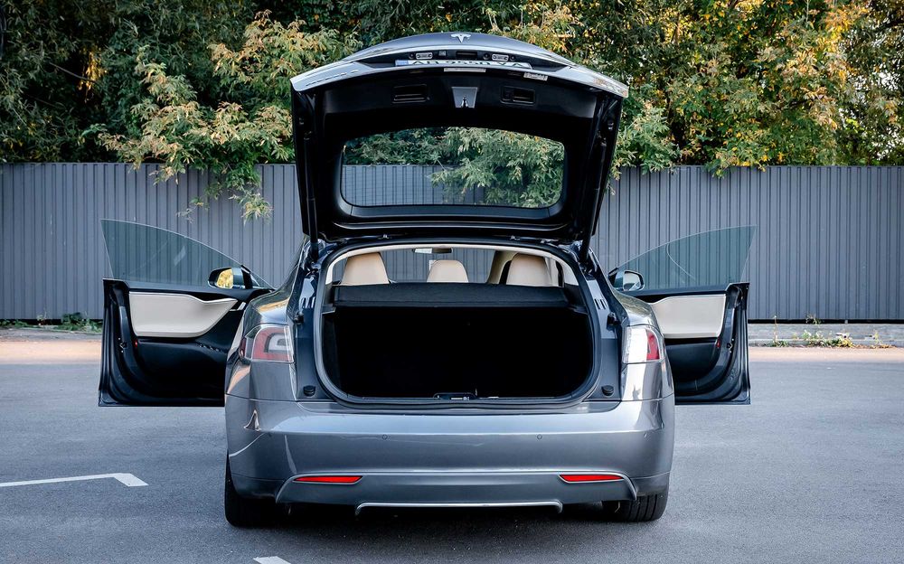 Продам Tesla Model S