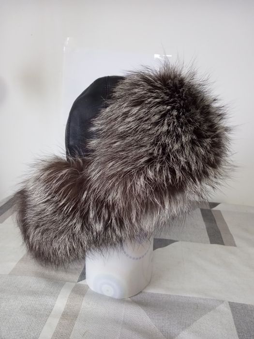 Шапка ушанка женская с натуральным мехом.