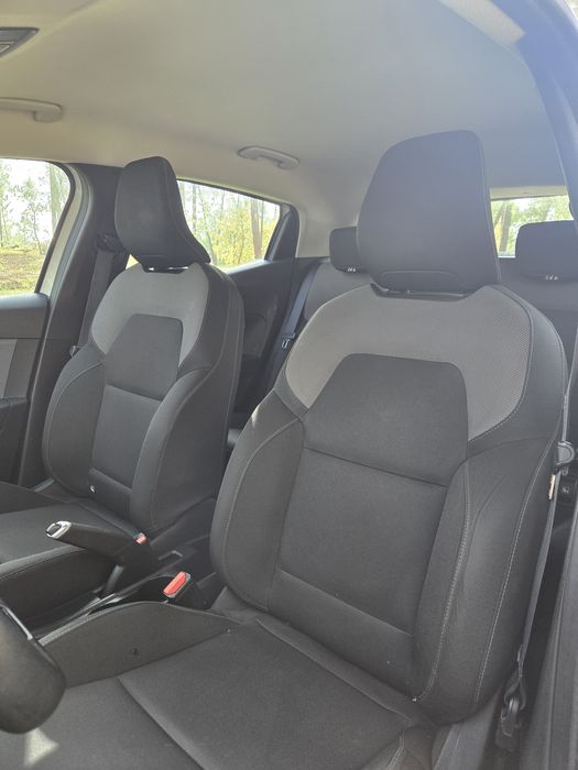 GPL e Gasolina de origem em um carro em estado impecável