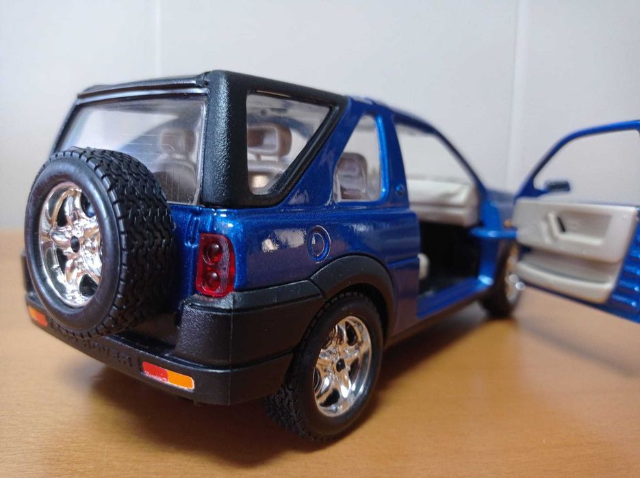 Carro miniatura 1/24 - Land Rover Freeland