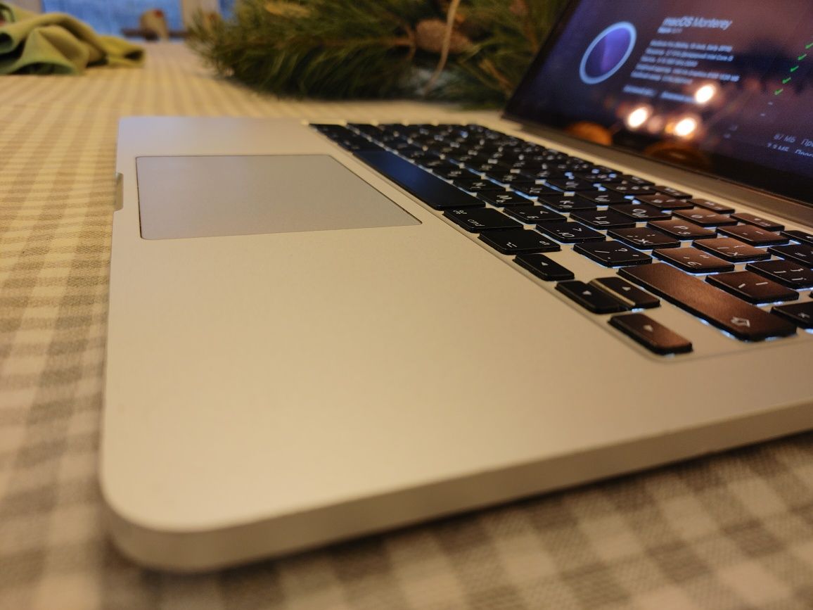 MacBook Pro 13 2015 A1502 8/256gb Дисплей смугами