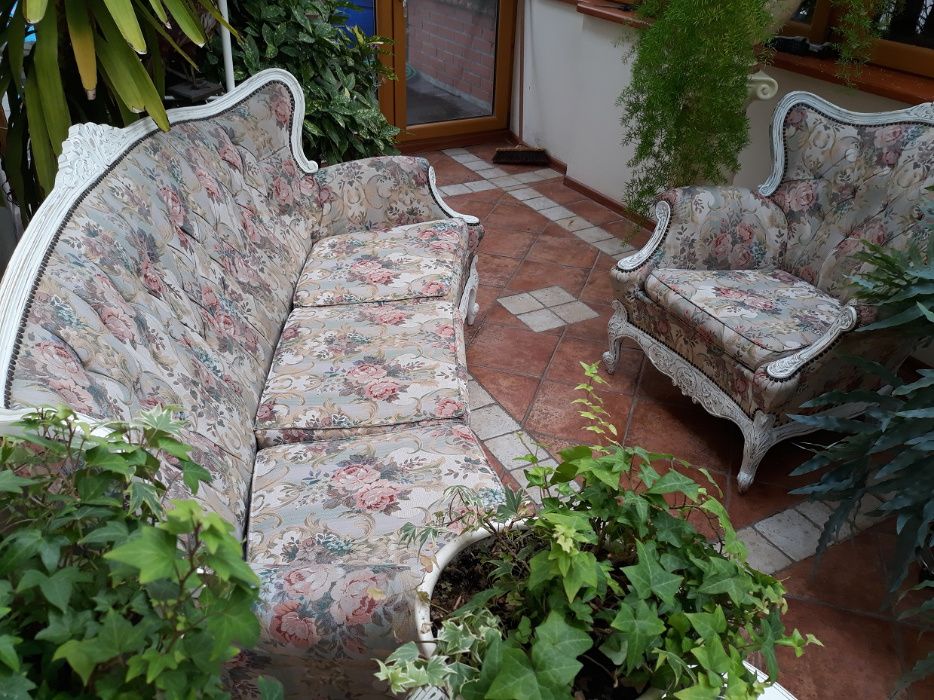 sofa antyk w stylu rustykalnym