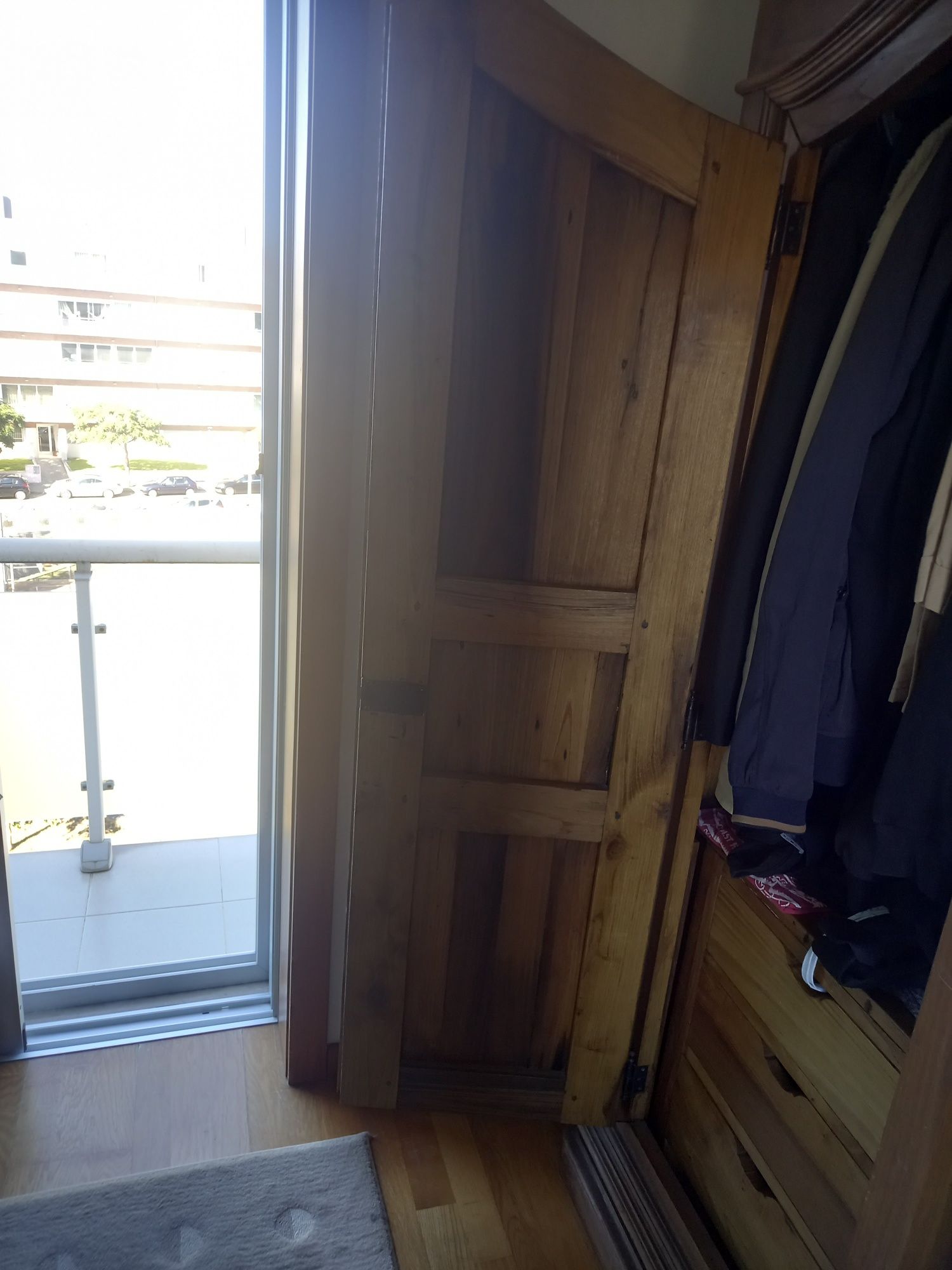 Roupeiro de duas portas