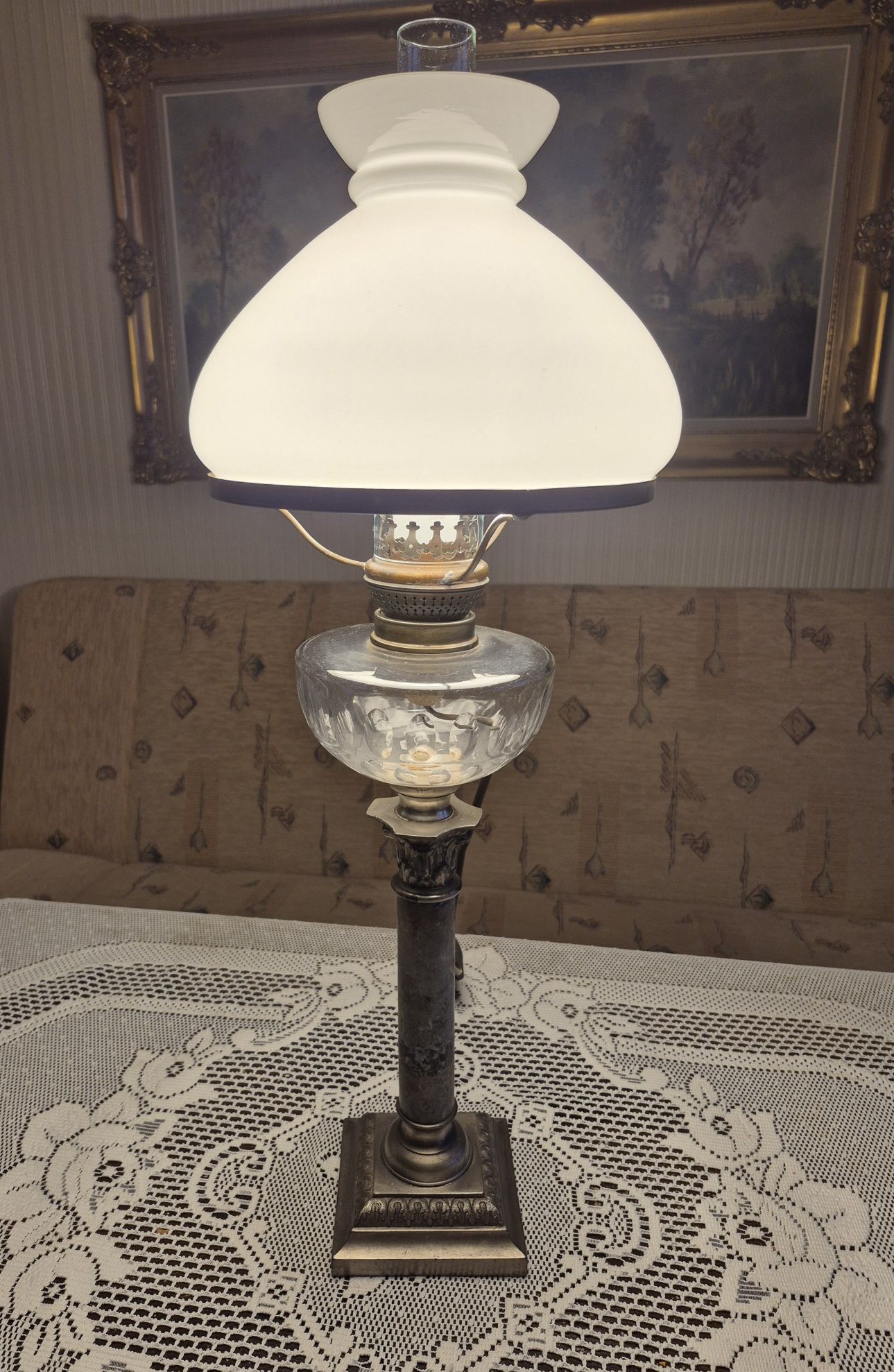 Śliczna antyczna lampa gabinetowa z kryształowym zbiornikiem