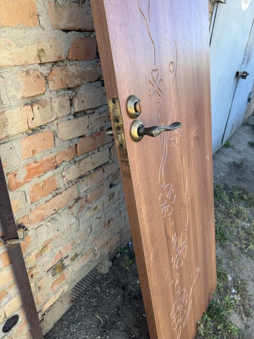 Продам межкомнатные двери