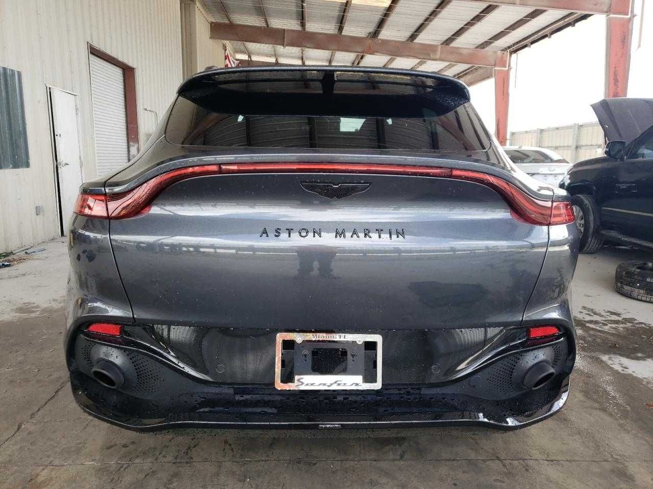 Aston Martin DBX 2023