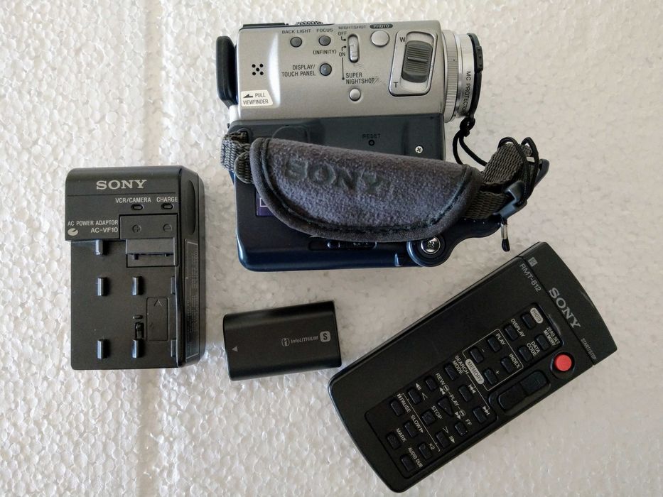 SONY DCR-PC5E Mini DV Tape Digital Video Camera Handycam