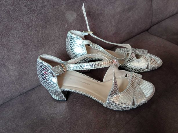 Nowe hiszpańskie sandały Brenda Zaro, srebrne, gruby obcas r.37