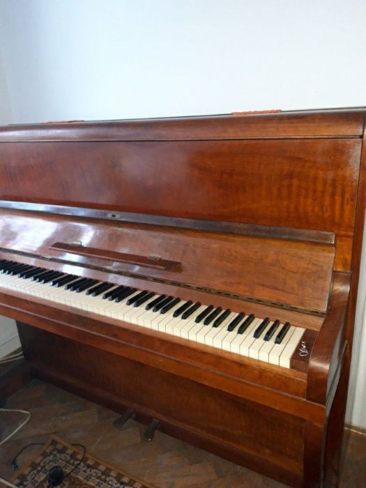 Pianino Calisia z lat 70-tych