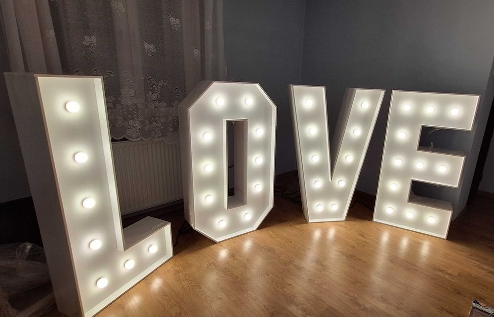 Napis LOVE podświetlany- wynajem na imprezy