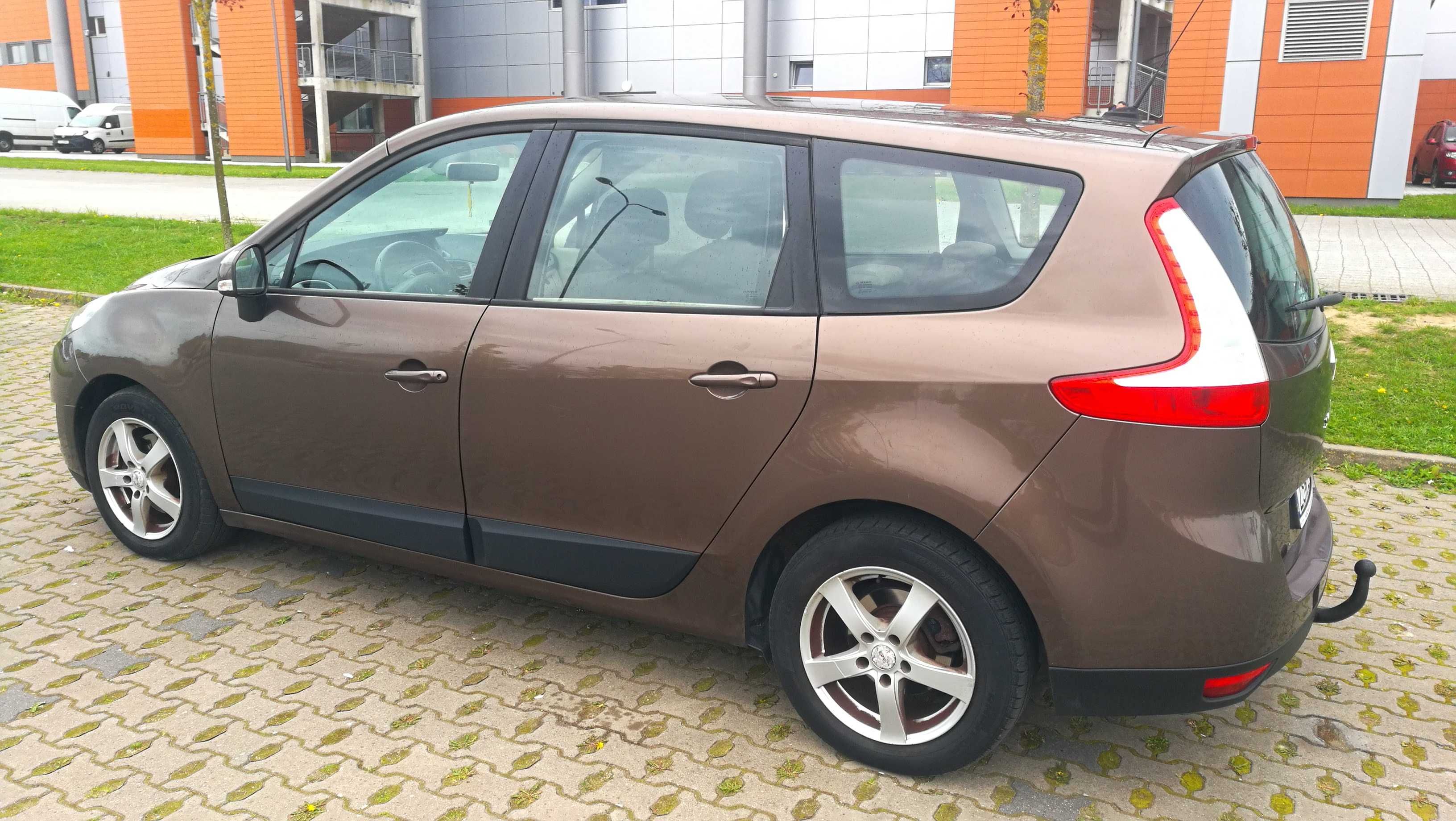 Renault Scenic Grand 1.9 (7-osobowy) *Hak*Navigacja* 6-bieg*Tempomat*