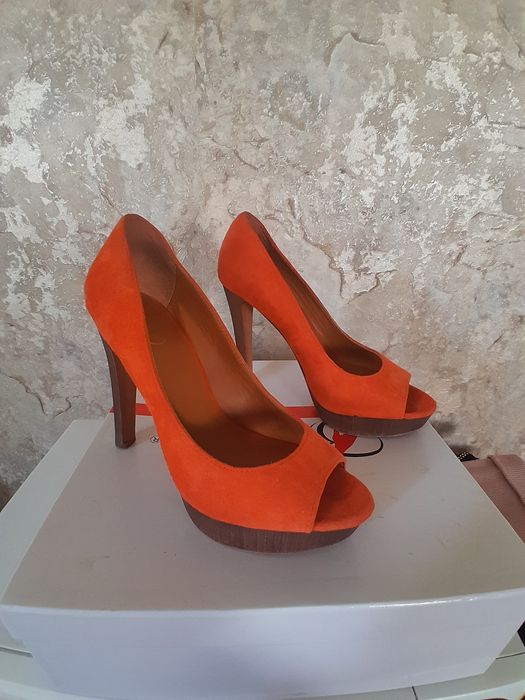 Продам туфли и босоножки