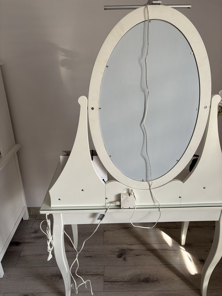 Toaletka hemnes z lampką