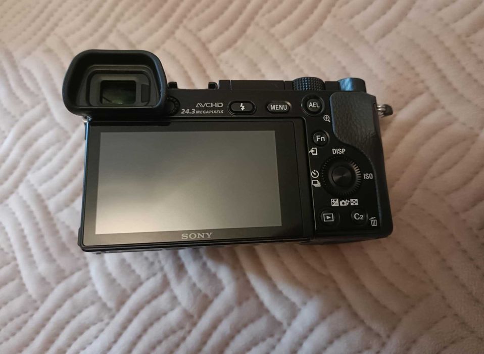 Sony a6000 Como Nova + Acessórios