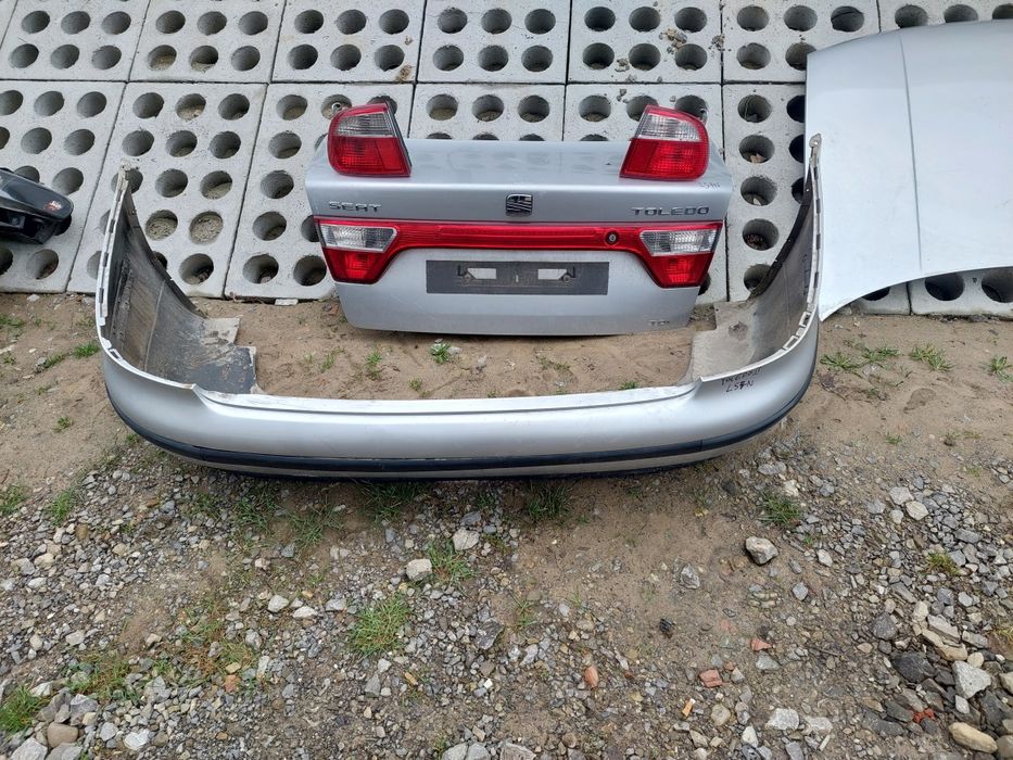 Tylna klapa seat Toledo II 2003r LS7N srebrny