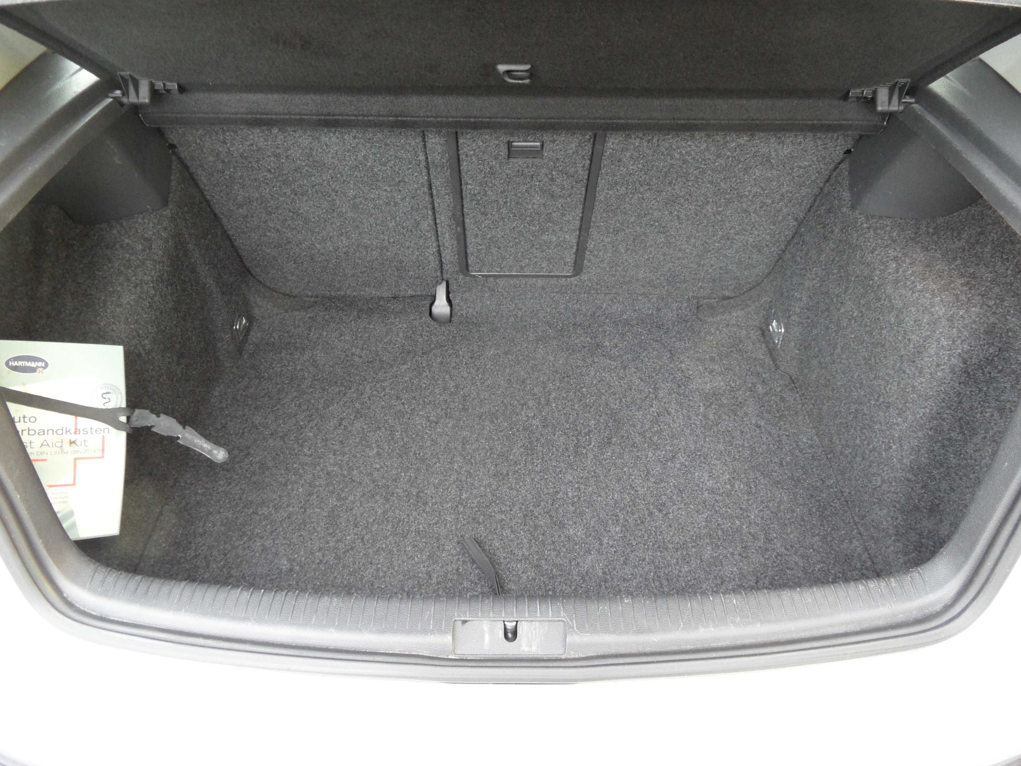 VW Golf V 1.4 FSI Climatronic Podgrzewane Fotele Zarejestrowany Poleca