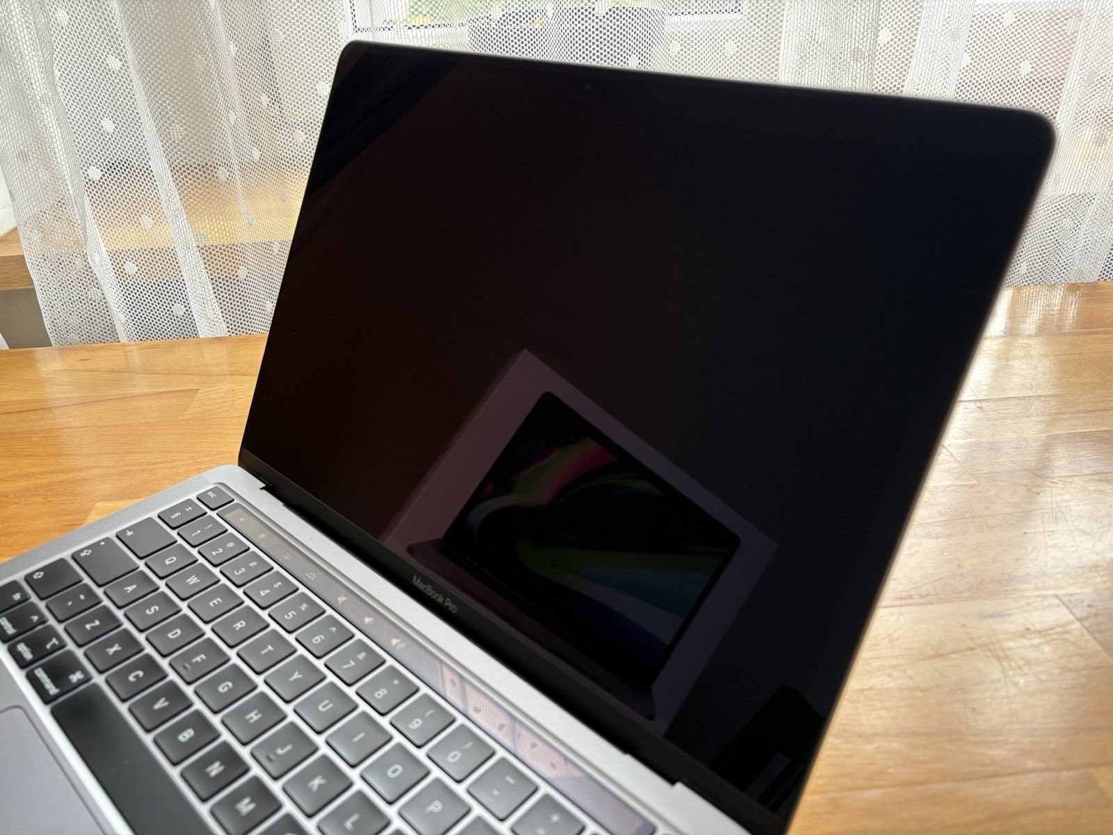 MacBook Pro 13" M1 8/256GB – stan idealny