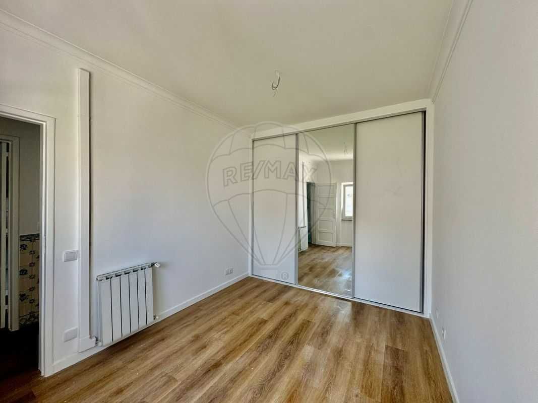 T2 + 1 no centro de Loures remodelado - BAIXA DE PREÇO