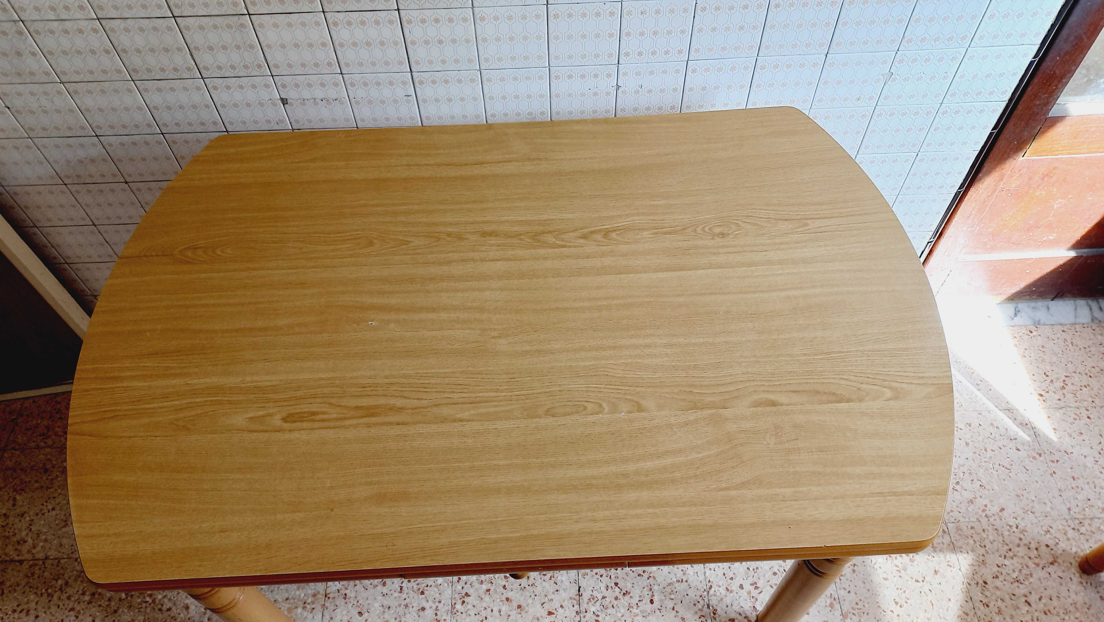 Mesa de cozinha extensível com 4 cadeiras